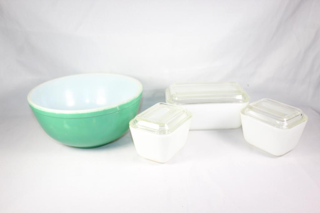 4 PC. VINTAGE PYREX LOT- STORAGE DISH SET & BOWL (1 of 7)