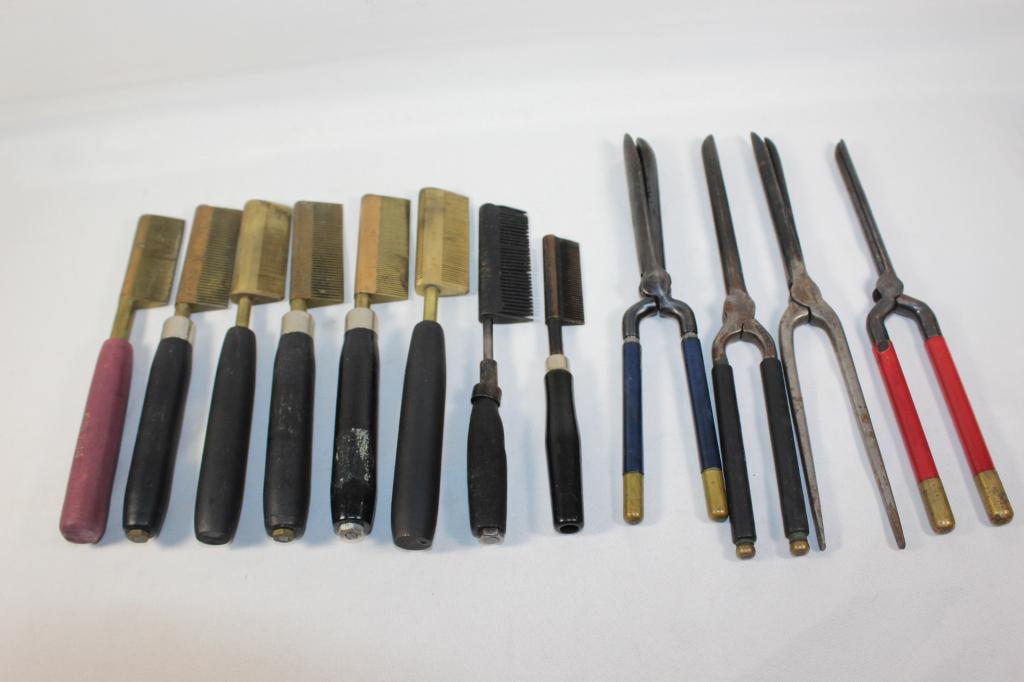 12 PC. LOT OF VINTAGE HOT COMBS AND CURLERS (1 of 3)
