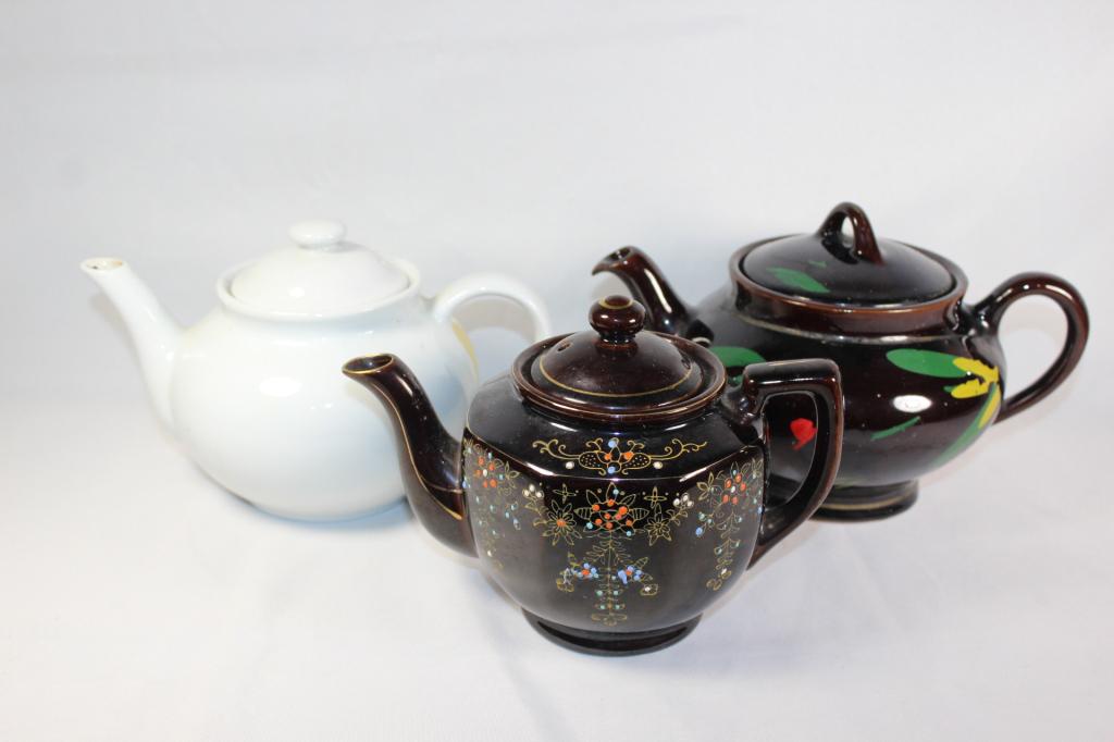 Canadian Art Pottery Teapot, two unmarked Teapots (1 of 4)