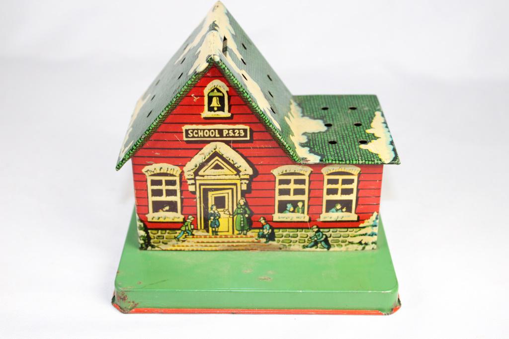Vintage Tin Litho Schoolhouse Bank PS 23 (1 of 4)