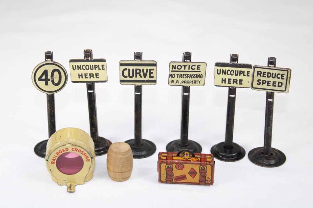 Vitnage Marx Tin Train Accessories (1 of 5)
