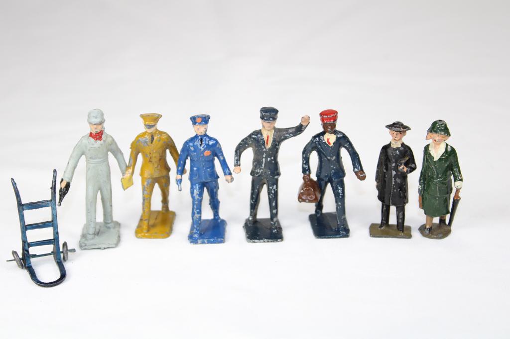 Vintage Lot of Metal Train Figurines - 7: lot of 7 plus luggage dolly, measures about 2 inches tall