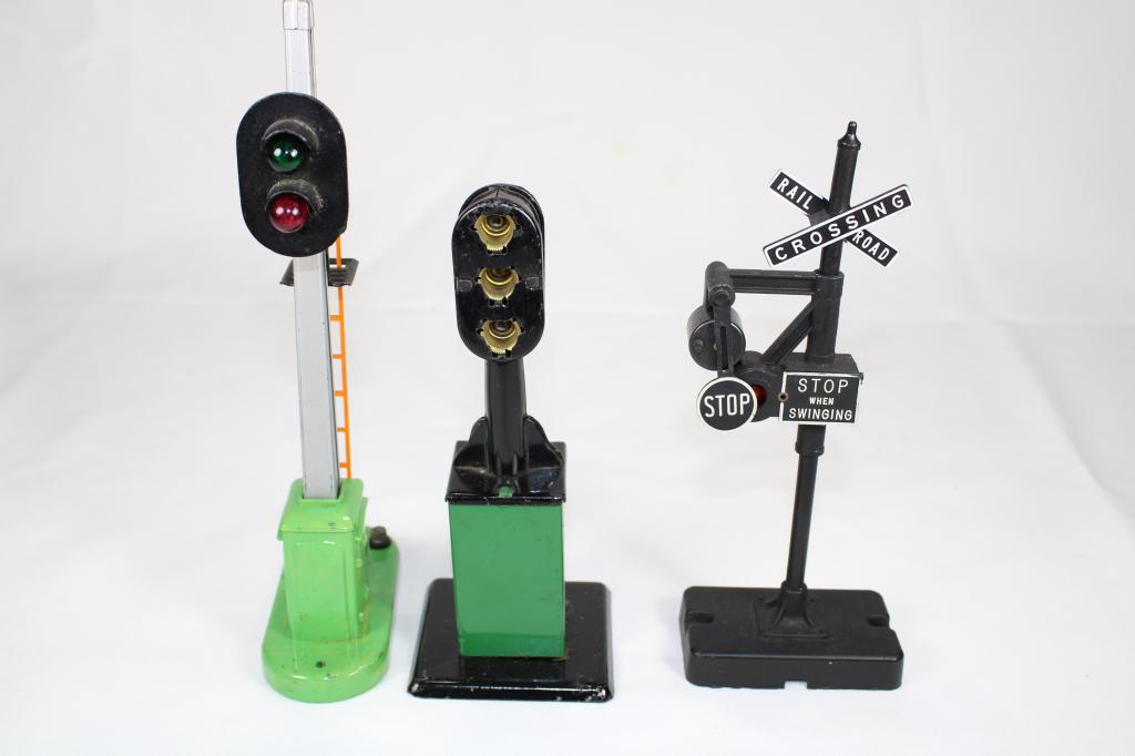 Lionel Train Lot of 3 Train Signals (1 of 5)