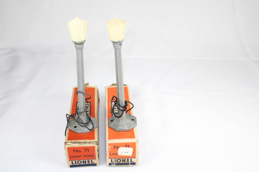 Pair Lionel #71 Lamp Posts w/boxes (1 of 3)