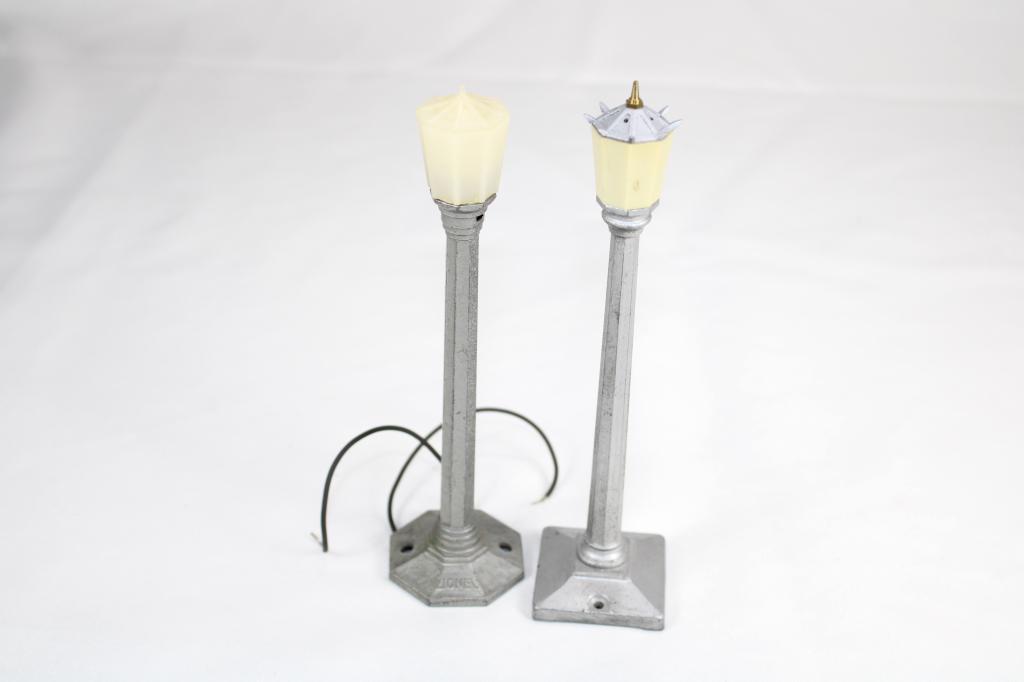 Pair of Lionel Metal Lamp Posts (1 of 2)
