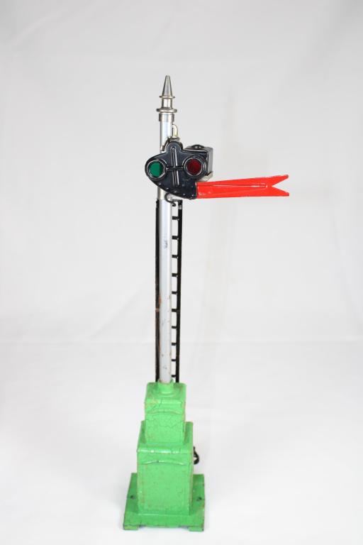 Lionel Vintage Semaphore #82: has been repainted as pictured