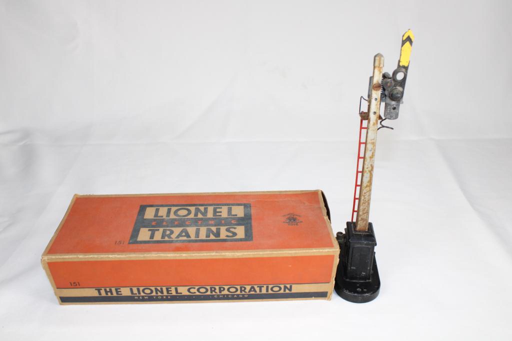Lionel Metal Semophore with Box: good as pictured
