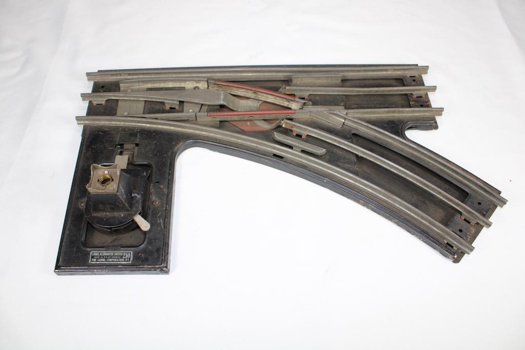 Lionel #210 Corner Track Standard Gauge: black in color
