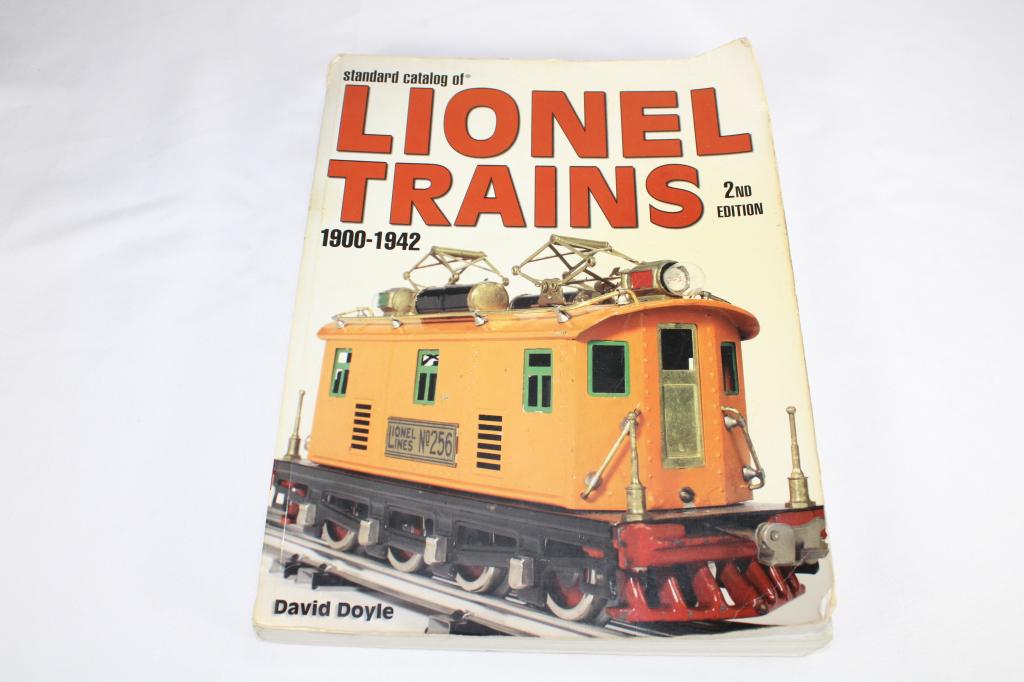 Standard Catalog of Lionel Trains 2nd edtion: 1900-1942 by David Doyle - some wear to pages