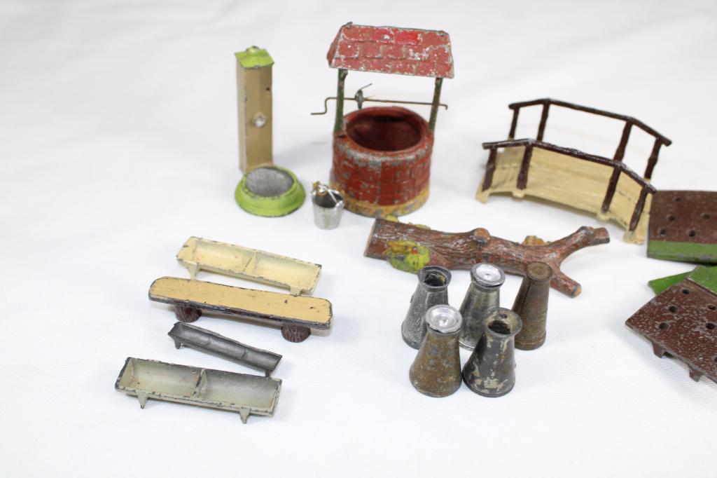 Britains LTD Farm Accessories (1 of 5)