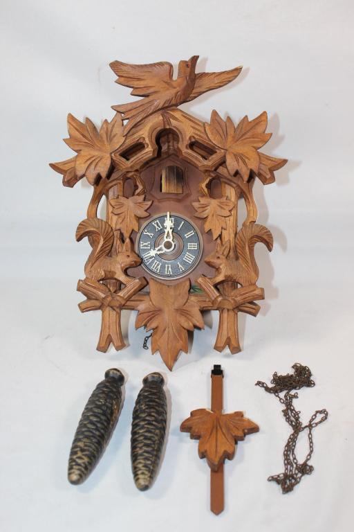 OLD GERMAN CUCKOO CLOCK W/ FOREST ANIMALS (1 of 10)