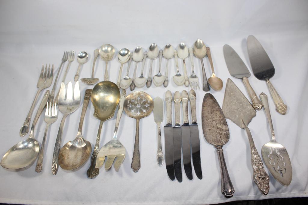 34 PC 1847 Rogers Bros. I.S and Silver PL.Flatware (1 of 10)