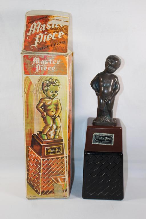 VINTAGE MASTER PIECE BOY PEEING LIQUOR DISPENSER (1 of 7)
