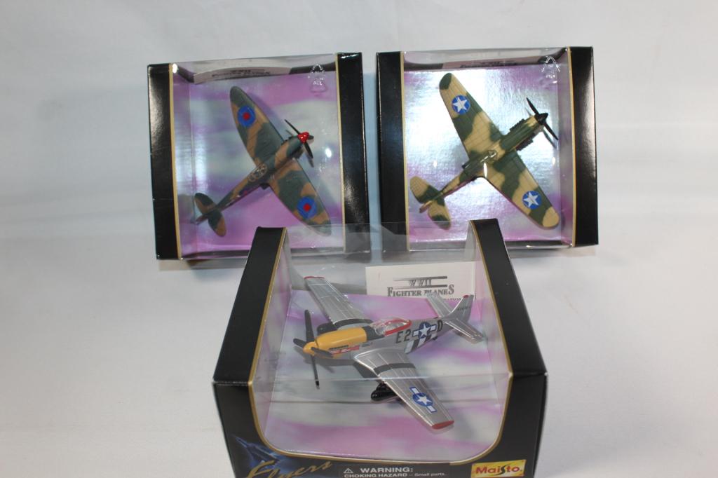 3 MAISTO FLYERS DIE CAST PLANES IN BOX (1 of 4)