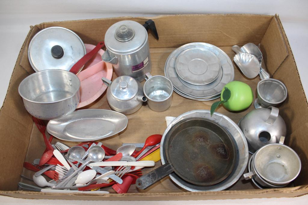 ~71 PC. METAL CHILDRENS KITCHEN SET POTS PANS ETC (1 of 5)