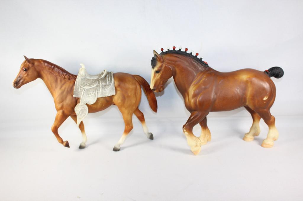 2 BREYER HORSE LOT (1 of 4)