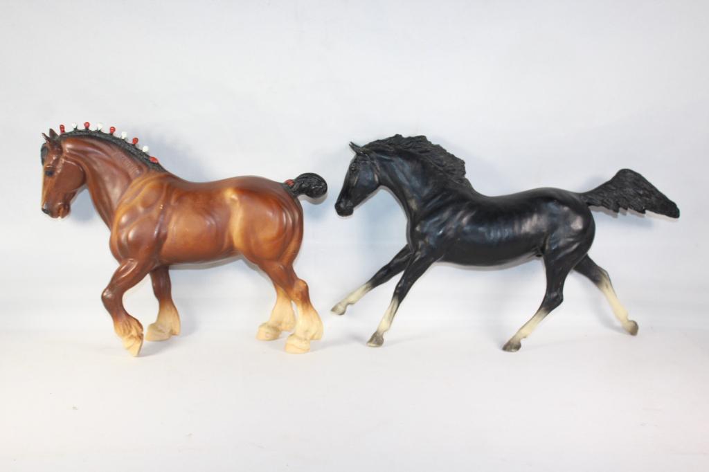 2 BREYER HORSE LOT (1 of 4)