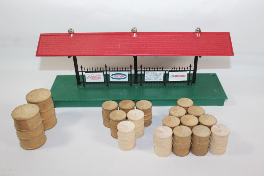 Lionel Plastic Train Station & 18 Wooden Barrels (1 of 5)