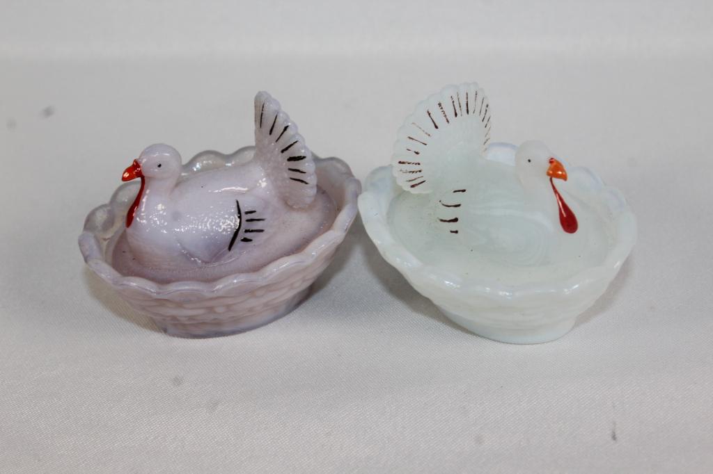 2 BOYD GLASS NESTING CHICKEN SALT CELLARS: NO VISIBLE CHIPS OR CRACKS AS PICTURED