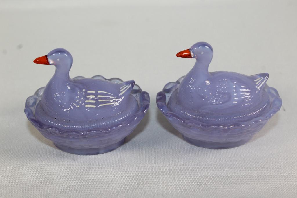 2 BOYD GLASS NESTING CHICKEN SALT CELLARS: NO VISIBLE CHIPS OR CRACKS AS PICTURED