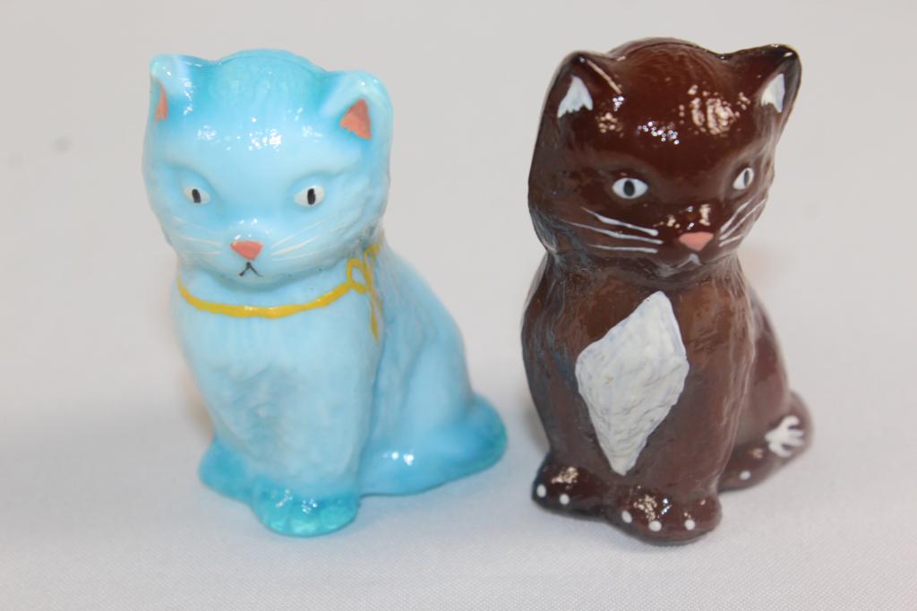 2 PINK BOYD GLASS CAT FIGURINES: NO VISIBLE CHIPS OR CRACKS AS PICTURED