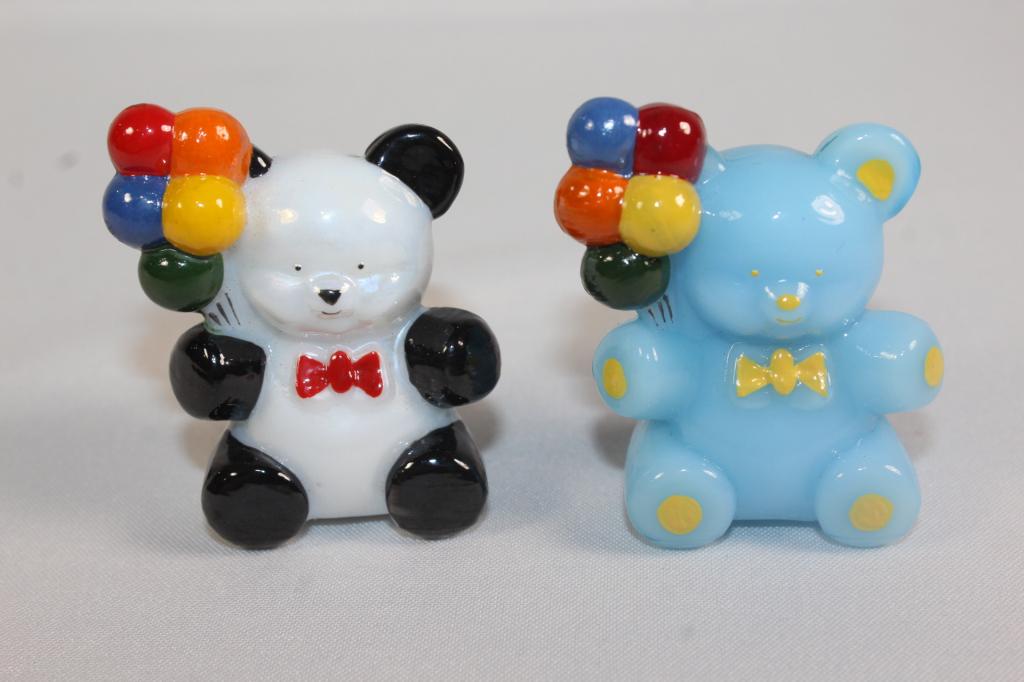 2 BOYD GLASS BEARS WITH BALOONS FIGURINES: NO VISIBLE CHIPS OR CRACKS AS PICTURED