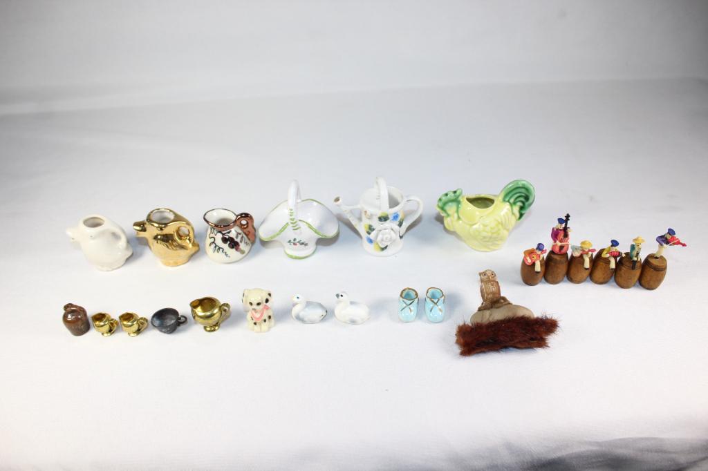 21 PC. CERAMIC/WOODEN/PLASTIC/METAL FIGURINE LOT: ROOSTER MINI PITCHER, CUPS, CREAMER PITCHER, DOLLHOUSE? WOODEN/PLASTIC FIGURINES. NO VISIBLE CHIPS OR CRACKS AS PICTURED