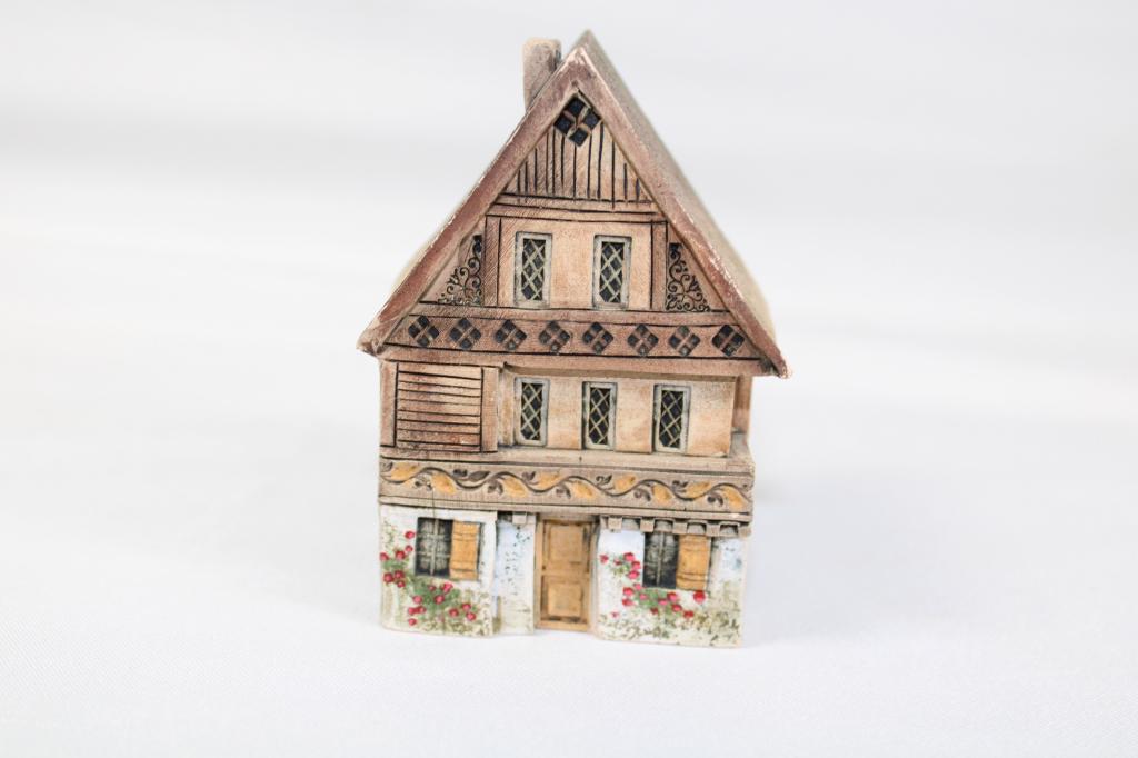 Gault Miniature Architecture Ceramic House #818 (1 of 5)