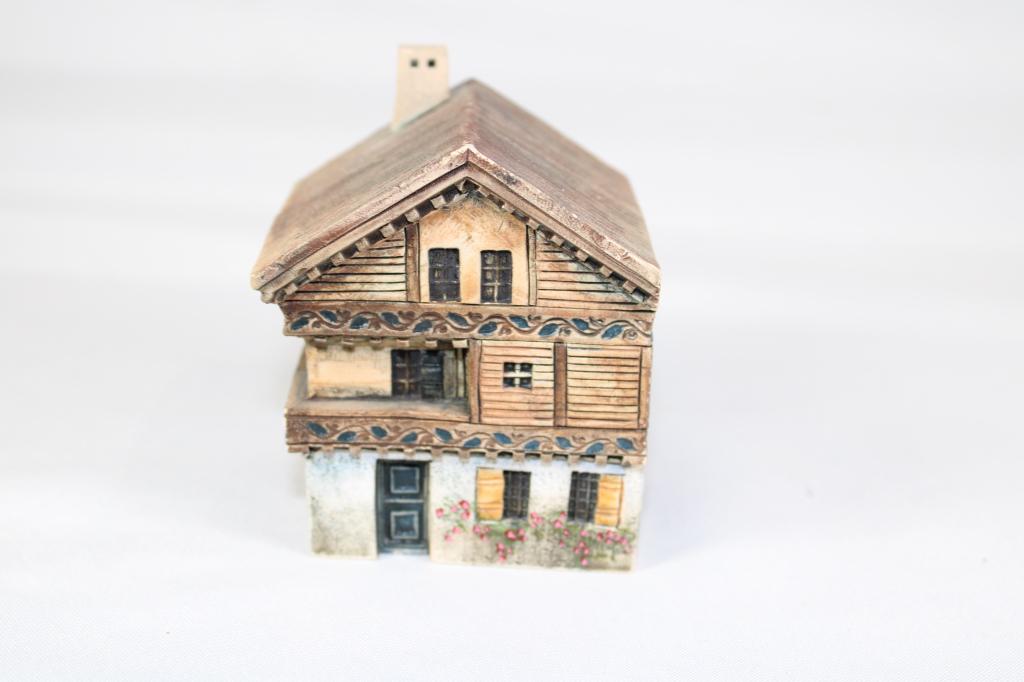 Gault Miniature Architecture Ceramic House #817 (1 of 5)