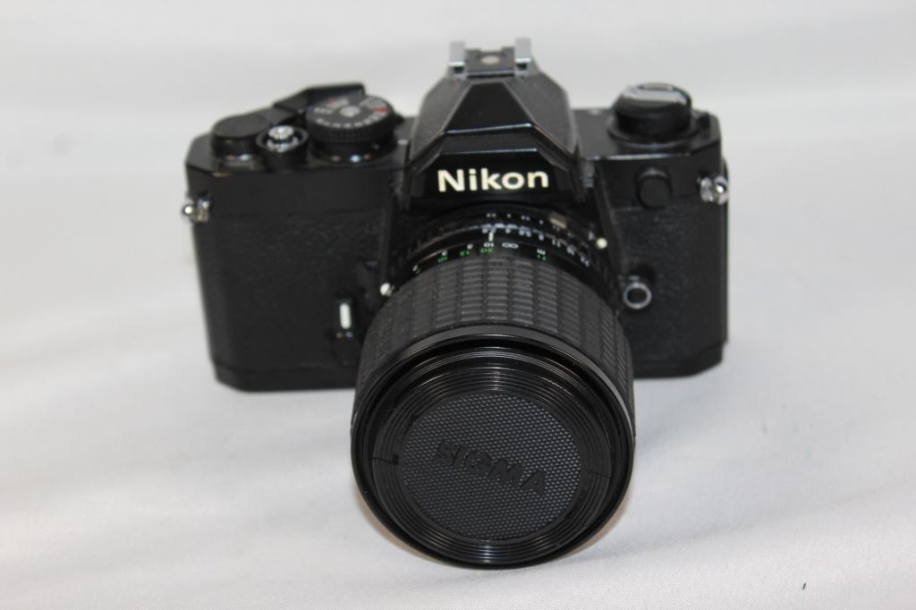 VINTAGE NIKON CAMERA WITH SIGMA ZOOM-MASTER LENS (1 of 5)