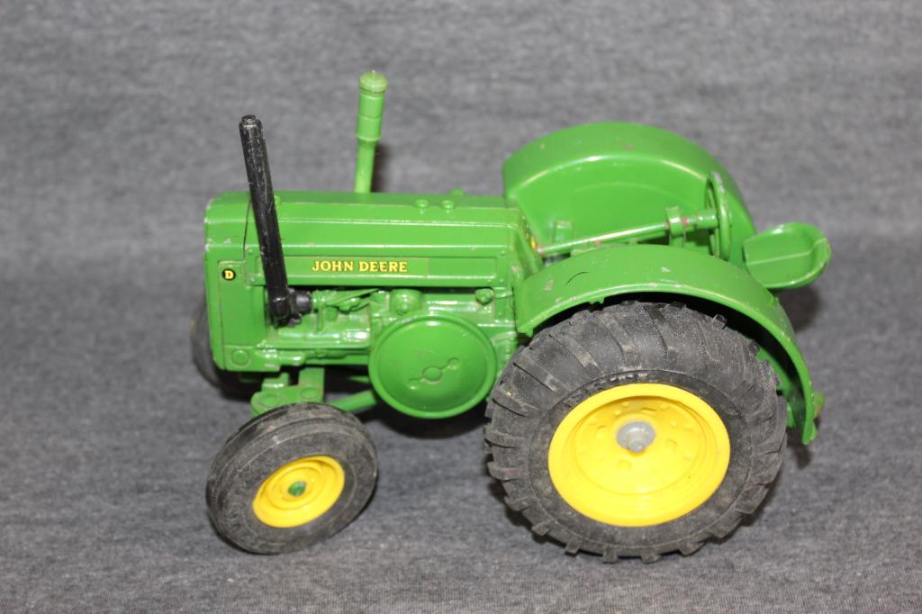 ERTL JOHN DEERE '53 MODEL D TRACTOR DIECAST (1 of 4)