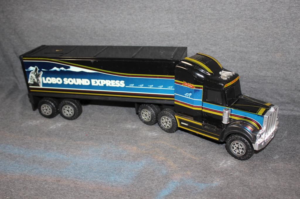 BUDDY L LOBO SOUND EXPRESS SEMI TRUCK: USED CONDITION. AS PICTURED