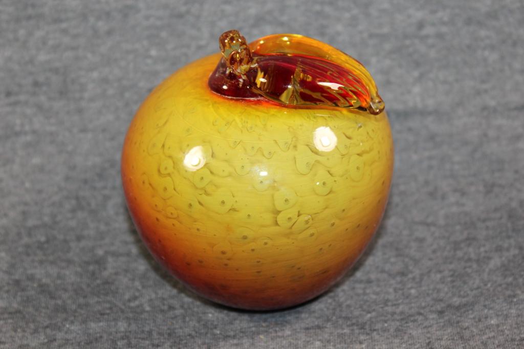 RED AND YELLOW ART GLASS APPLE PAPERWEIGHT SIGNED (1 of 5)