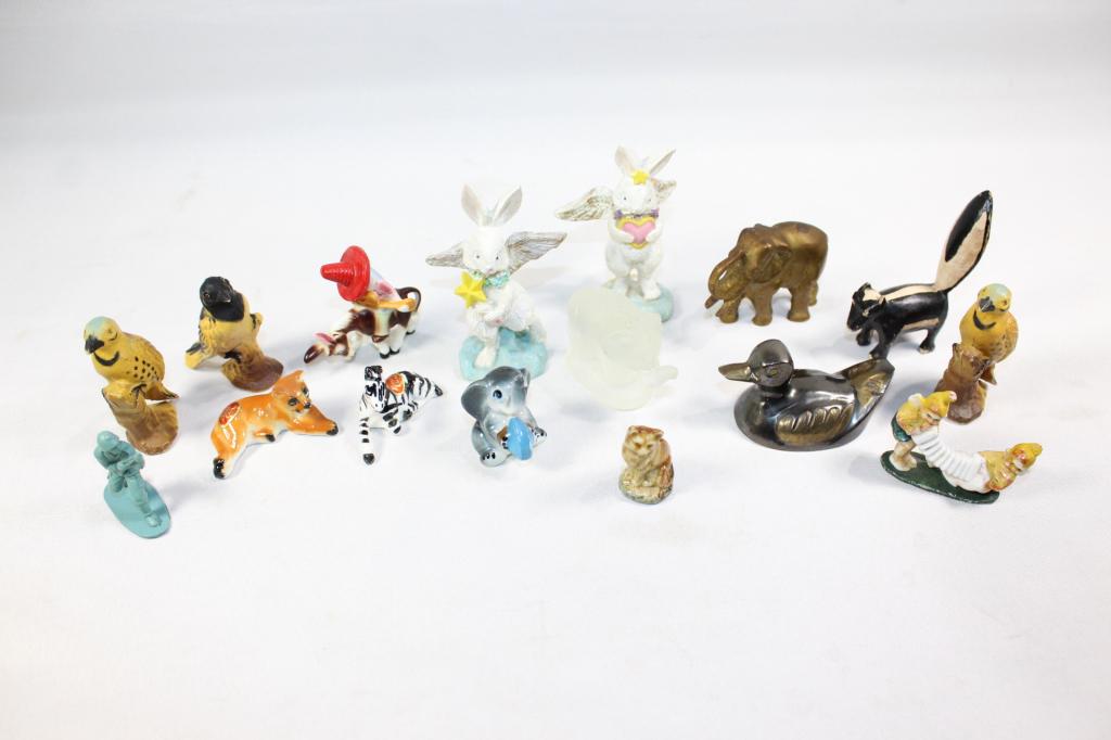 APPROX. 16 PC MINIATURE FIGURINE LOT (1 of 7)