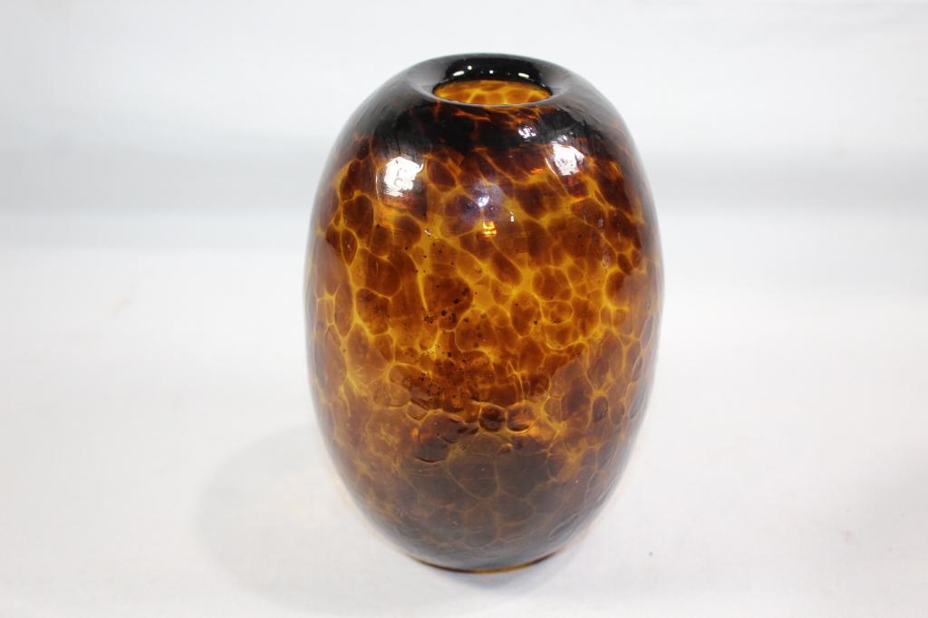 TORTOISE SHELL ART GLASS VASE (1 of 2)