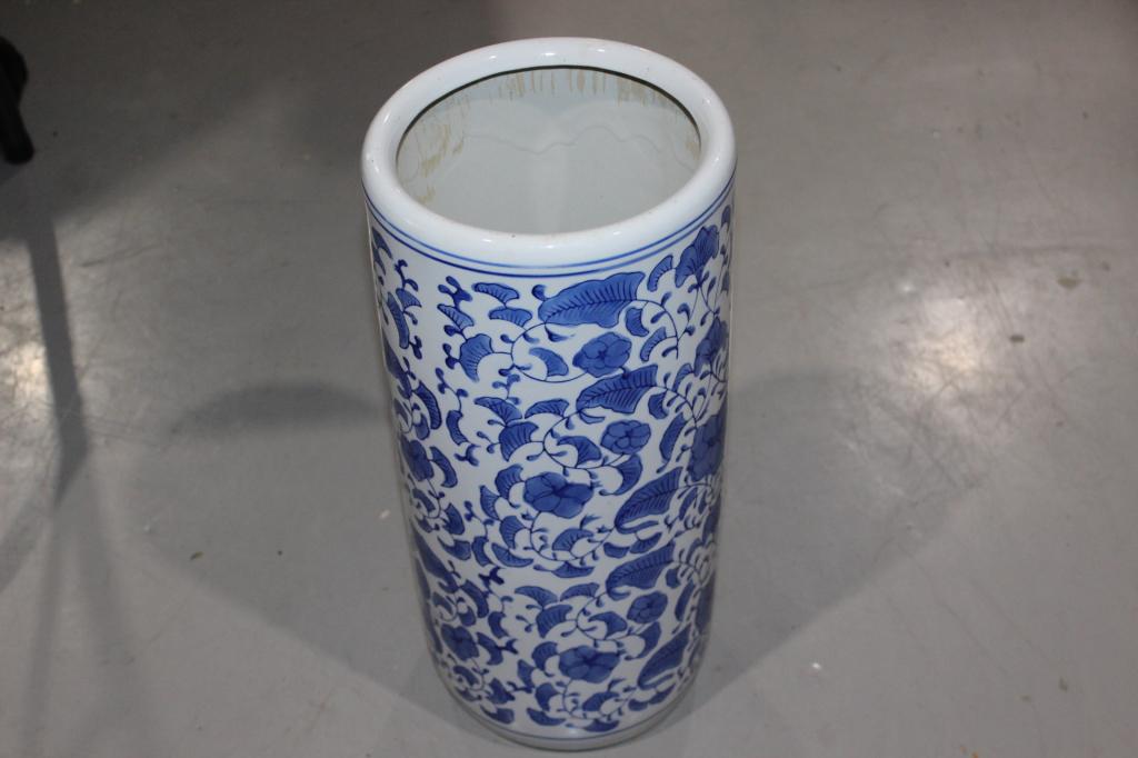 BLUE AND WHITE ASIAN STYLE UMBRELLA STAND (1 of 3)