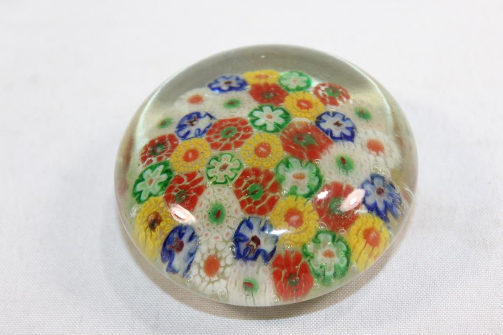 NEW YORK WORLDS FAIR MILLEFIORI GLASS PAPERWEIGHT (1 of 3)
