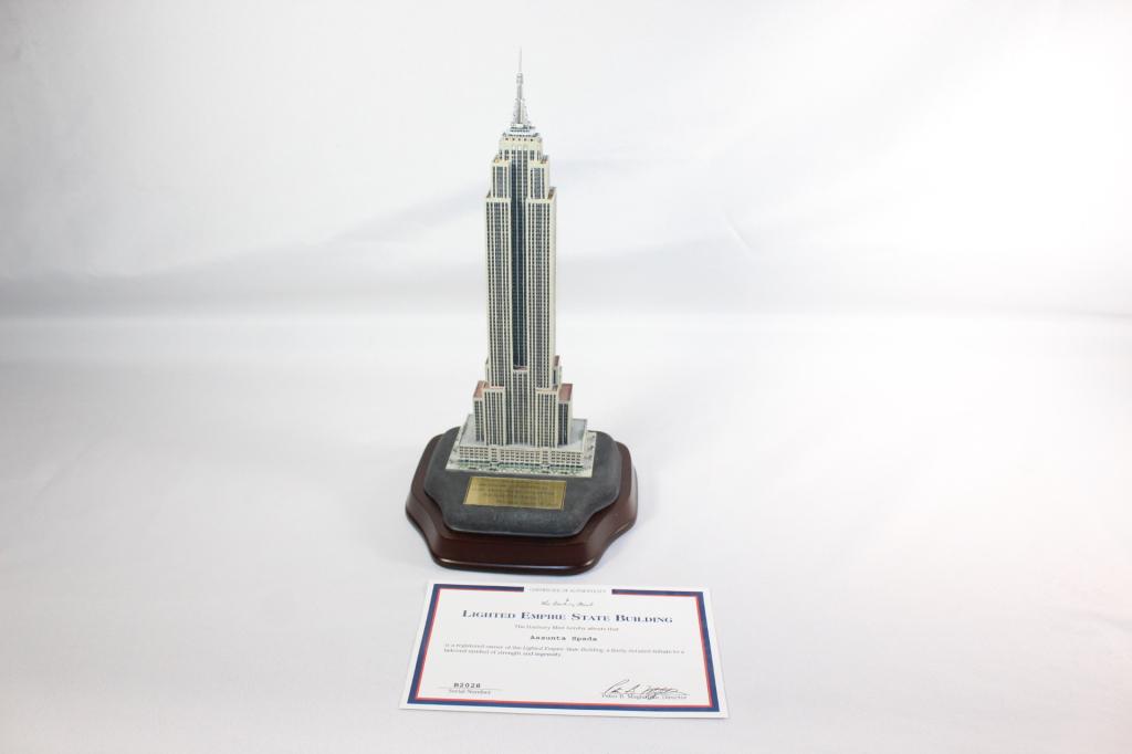 Danbury Mint Lighted Empire State Building w/ Coa: Measures Approx. 6.5 by 10 inches. no visible damage. as pictured