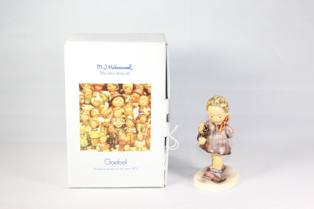 Goebel Hummel The Professor #195 1990: with original box. No chips or cracks. Measures approx. 4.5 inches. c 1990