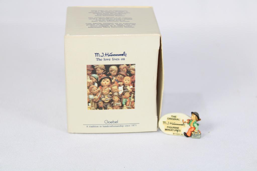 Goebel Hummel Merry Wanderer Dealer Plaque 280-P (1 of 4)