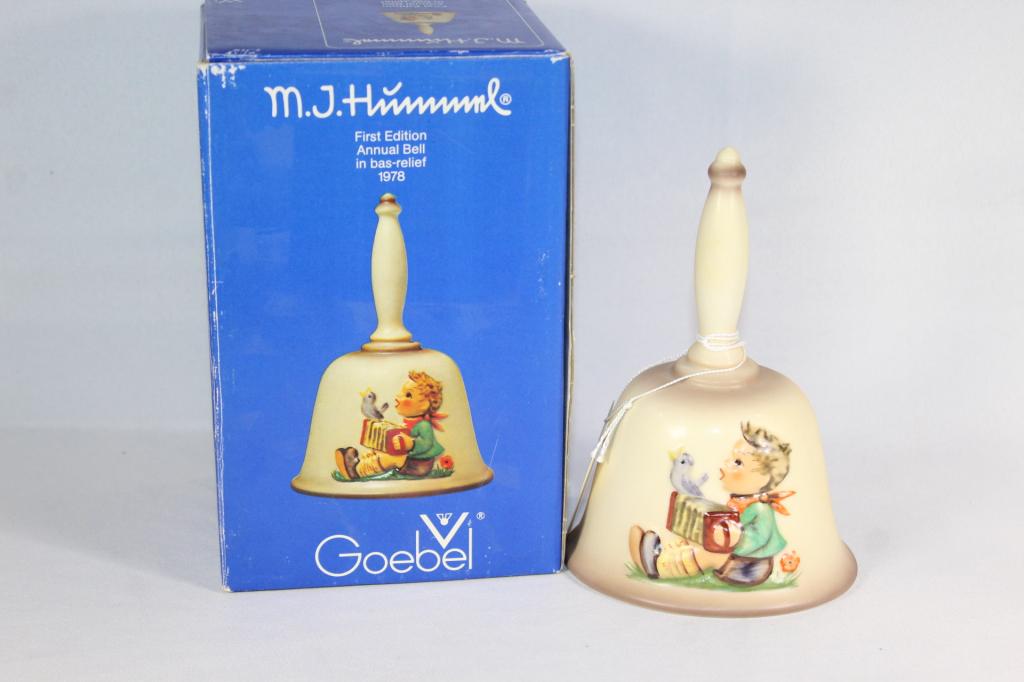 Goebel Hummel 1978 Annual Bell #700 First Edition (1 of 5)