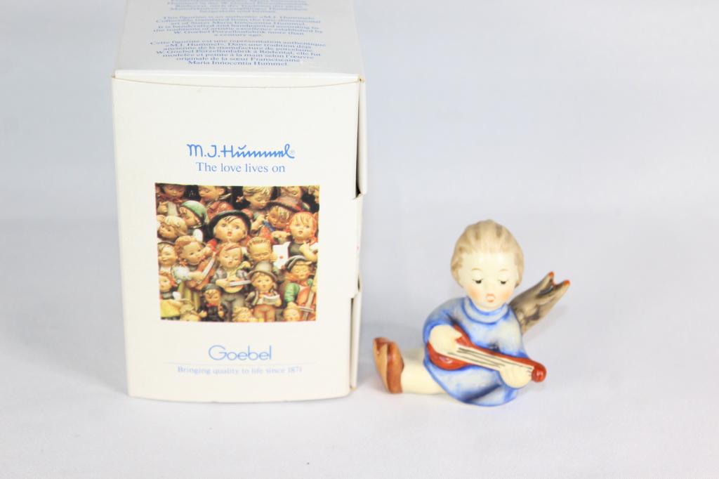Goebel Hummel Angel with Lute 238/A (1 of 5)