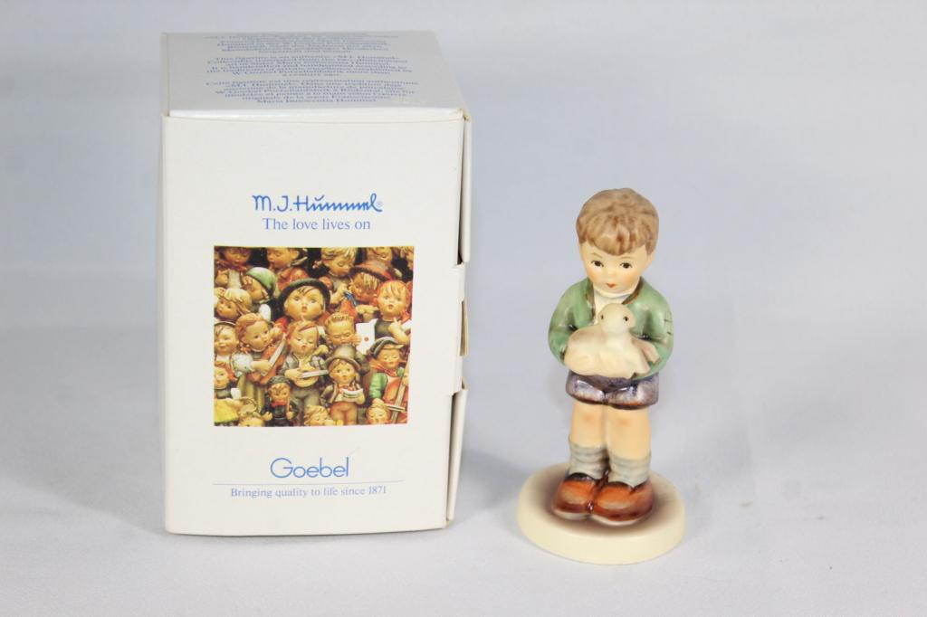 Goebel Hummel I'll Protect Him #483: With Original Box. Measures about 3 3/4" No Chips or Cracks. Year: 1984 Made in: Western Germany