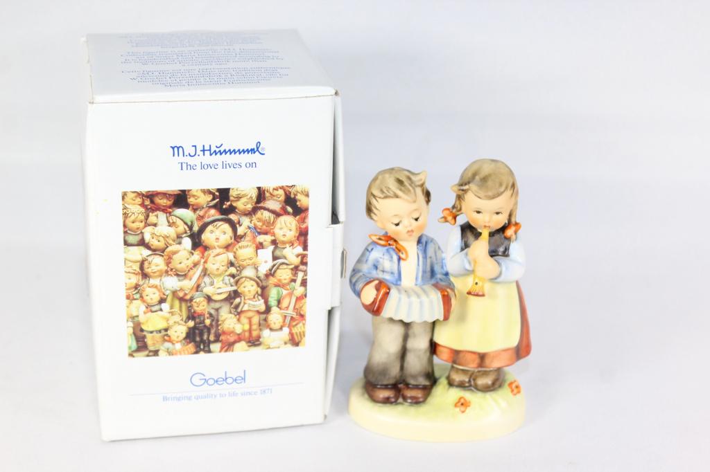 Goebel Hummel Birthday Serenade (1 of 5)