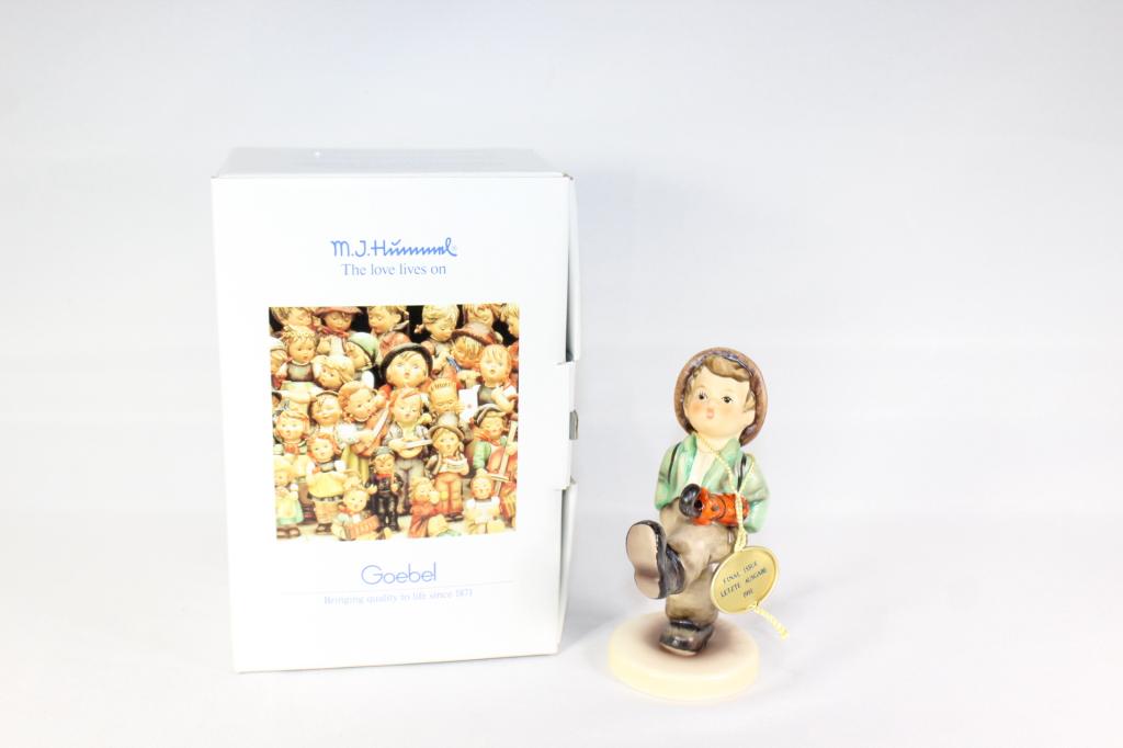 Goebel Hummel Globe Trotter #926 c. 1991: with box, measures about 5 inches tall, no chips or cracks