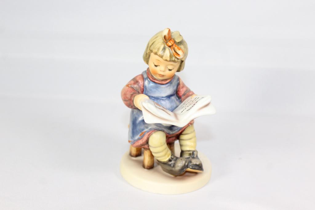 Goebel Hummel What's New? #418 Hummel Club: No Box. Measures about 5" tall. No chips or cracks. Made in 1997, Germany.