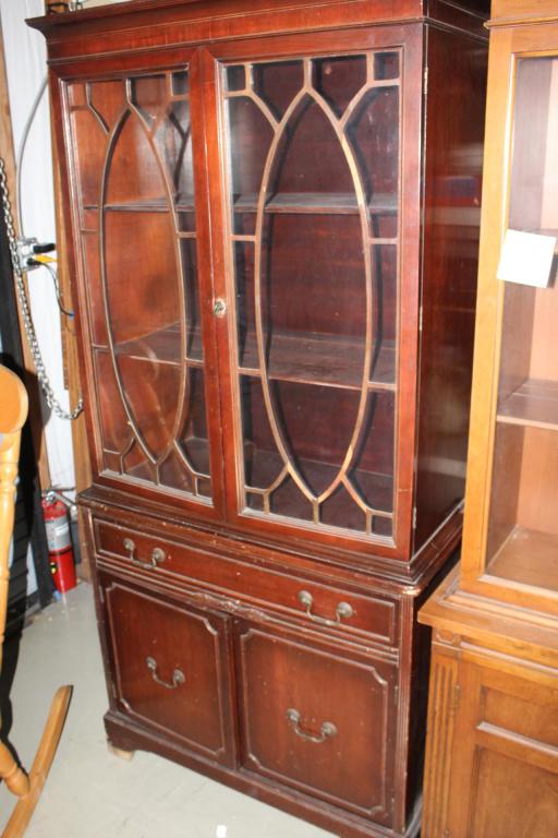VTG Wood China Cabinet w/ Glass Doors: some damage to applique
