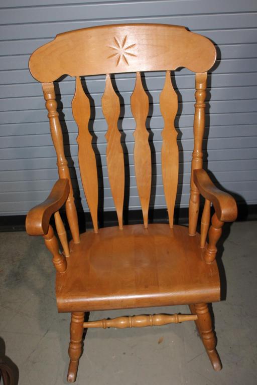 VTG Maple Wood Rocking Chair: good overall condition