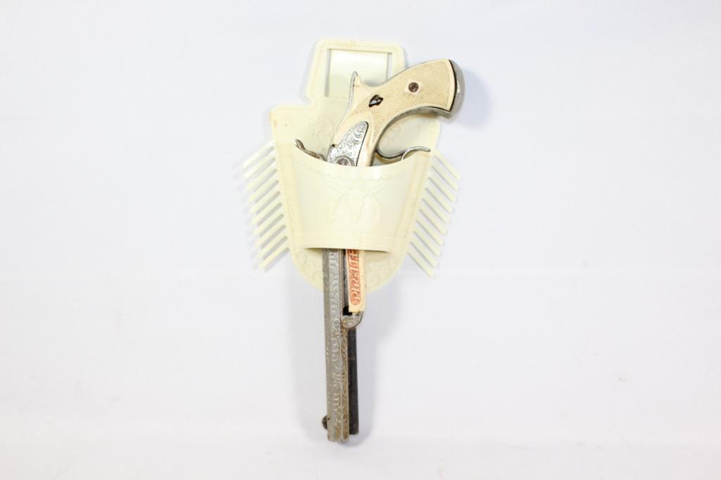 VTG Pirate Cap Gun with Plastic Holster: as is, unk working condition