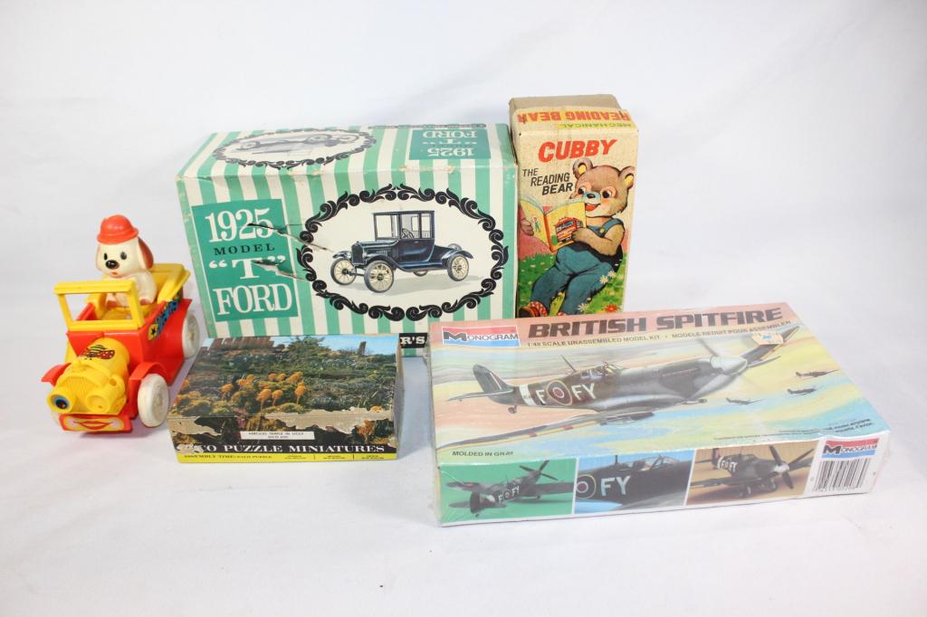 Lot of Vintage Toys - Model Kits, Plastic Car etc (1 of 8)